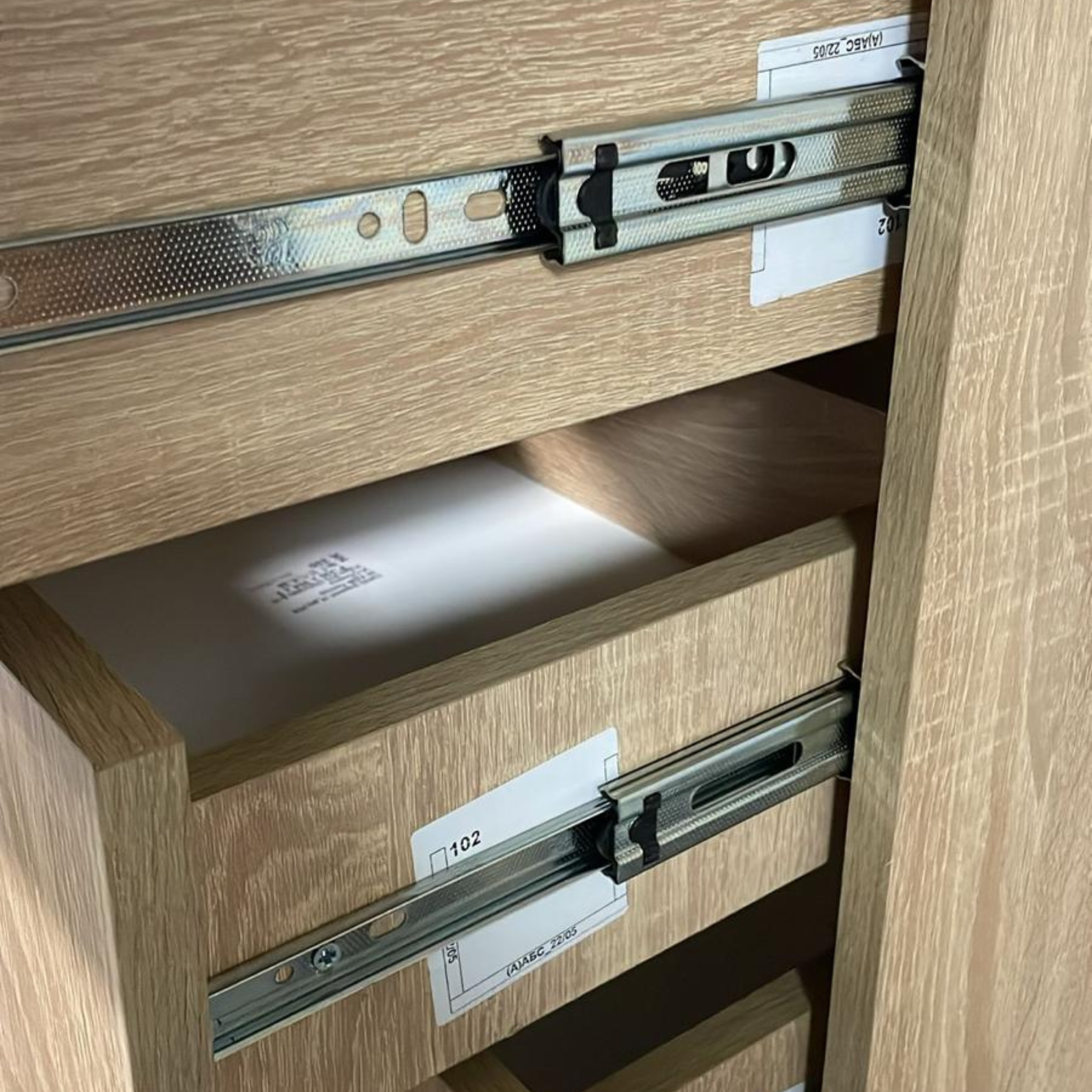 3-Drawer Bedside Table – Compact Nightstand with Storage – Multiple Finishes – Modern Bedroom Furniture